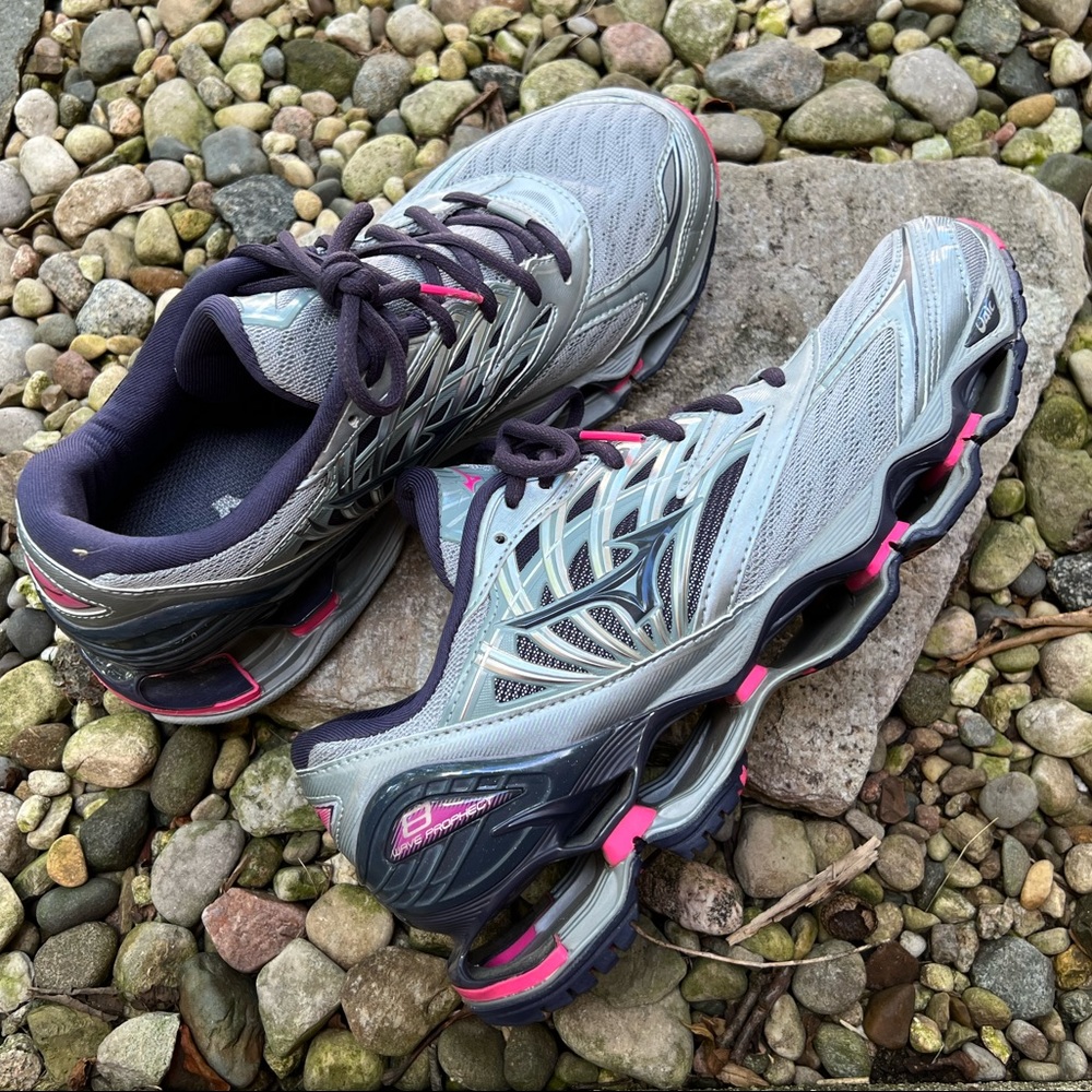 Mizuno Wave Prophecy 8, size 10.5